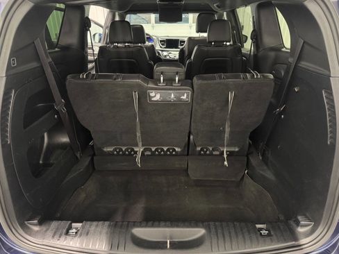 Used 2018 Chrysler Pacifica Touring-L w/ Premium Audio Group image 11