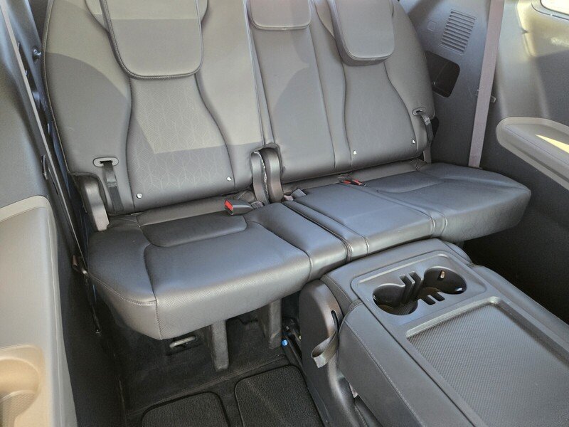 Certified 2025 Kia Carnival EX FWD image 15