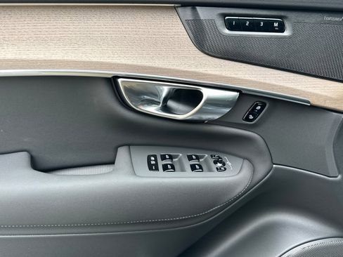 New 2025 Volvo XC90 B6 Plus image 9