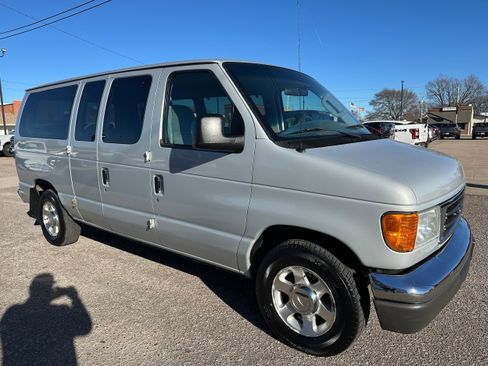 Used 2006 Ford E-150 and Econoline 150 RWD image 8