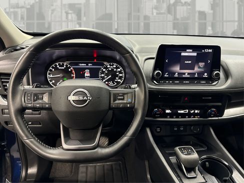 Used 2025 Nissan Rogue SV image 14