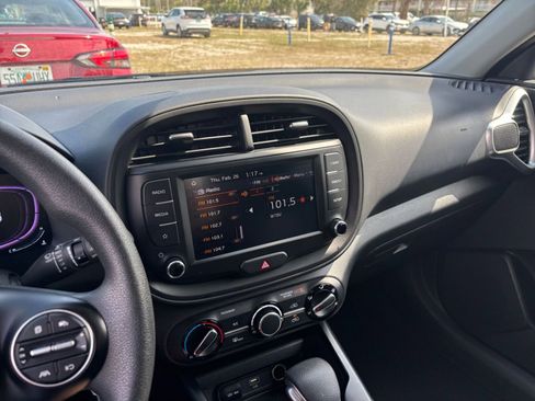 Used 2025 Kia Soul LX w/ LX Technology Package image 21