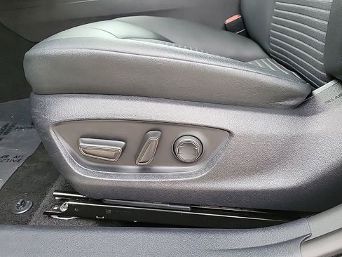 Used 2023 Toyota Camry SE w/ Cold Weather Package image 12