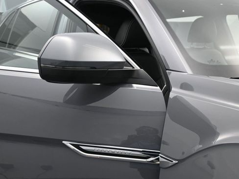 Used 2022 Volkswagen Atlas Cross Sport SEL image 16