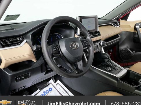 Used 2023 Toyota RAV4 LE AWD/4WD image 4