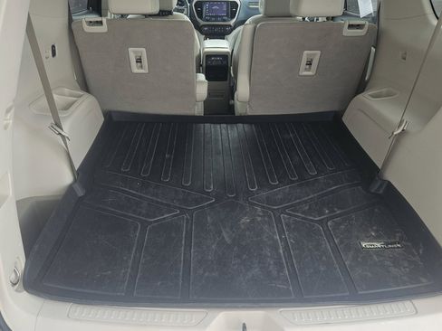 Used 2020 GMC Acadia Denali w/ Technology Package FWD image 22