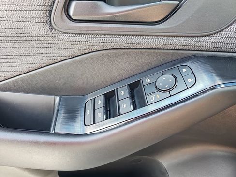 Used 2023 Nissan Rogue S AWD/4WD image 26