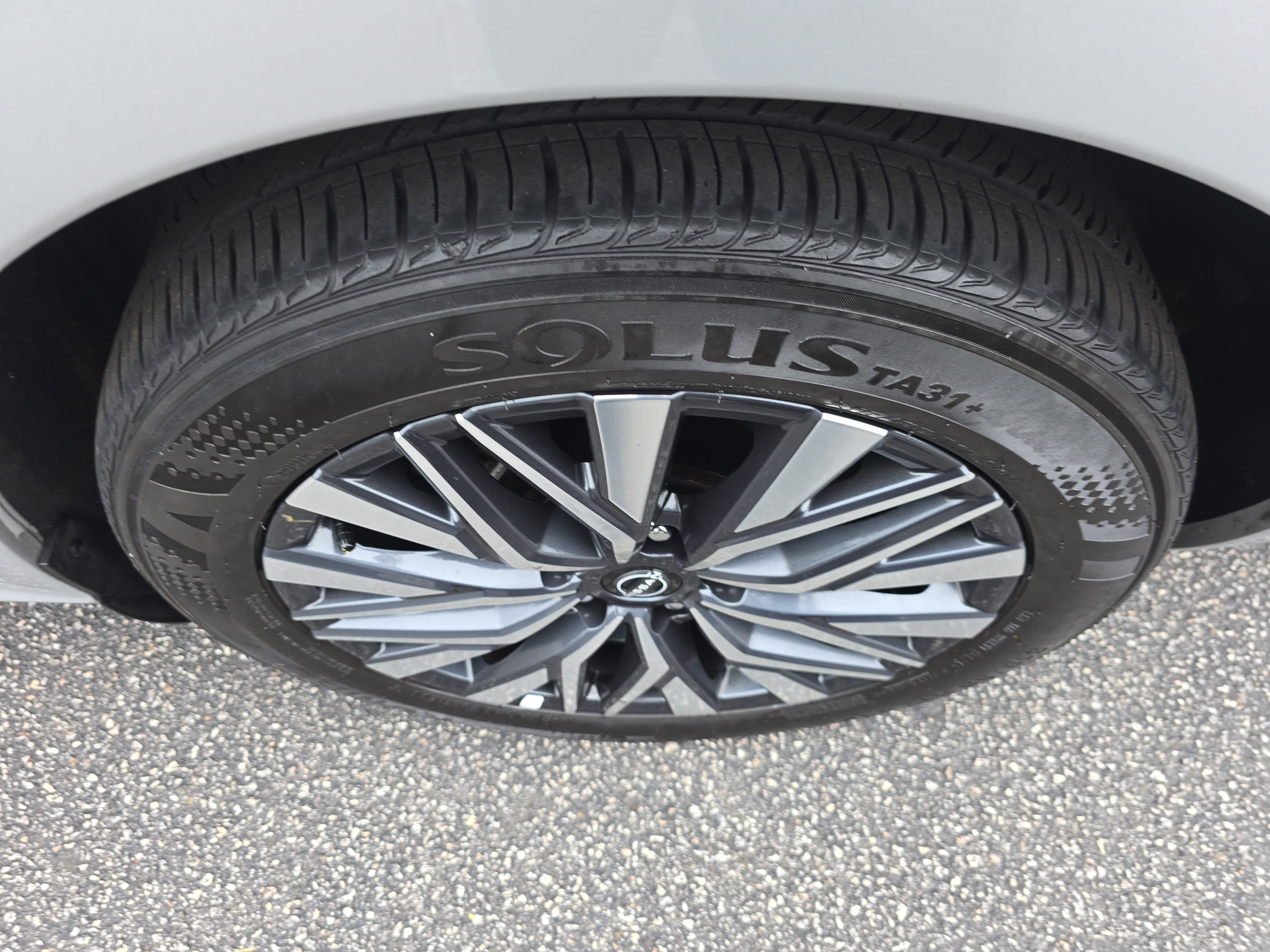 Used 2025 Nissan Altima 2.5 SV FWD image 31