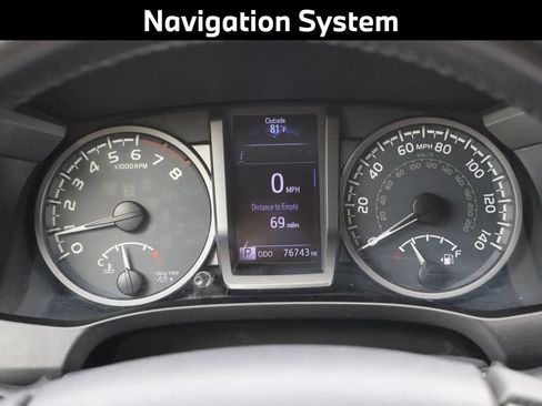 Used 2017 Toyota Tacoma TRD Sport w/ Tow Package AWD/4WD image 4
