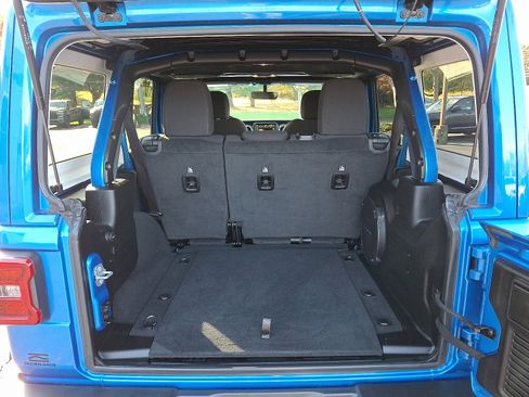 Certified 2022 Jeep Wrangler Unlimited Sahara w/ LED Lighting Group image 29