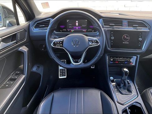 Used 2022 Volkswagen Tiguan SE R-Line image 4