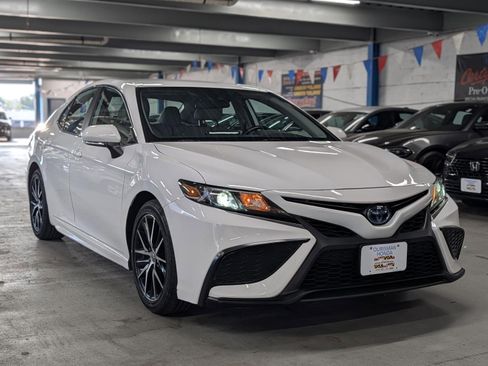 Used 2023 Toyota Camry SE image 1