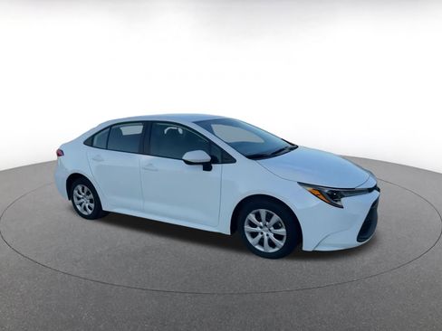 Used 2025 Toyota Corolla LE image 2