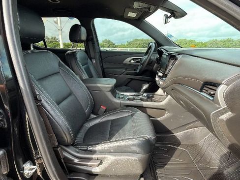 Used 2023 Chevrolet Traverse LT FWD image 32