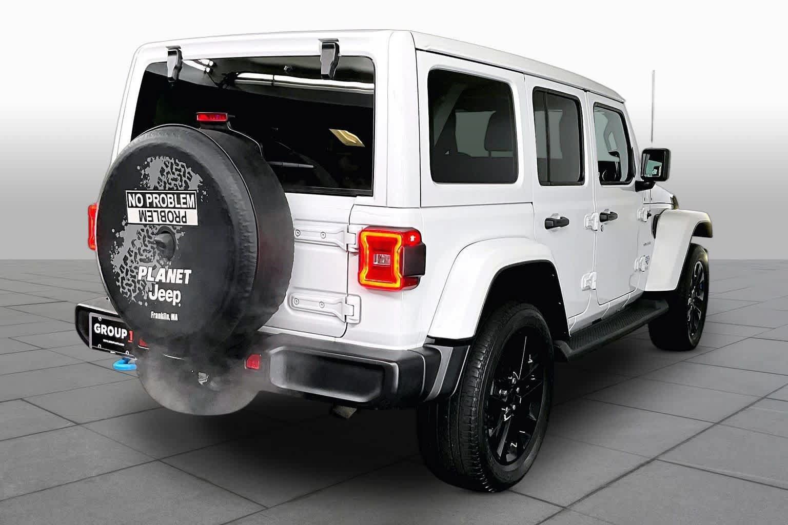 Used 2022 Jeep Wrangler Unlimited Sahara w/ Cold Weather Group AWD/4WD image 12