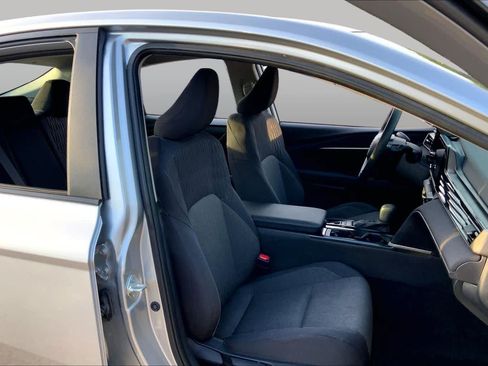 Used 2025 Toyota Camry LE FWD image 9
