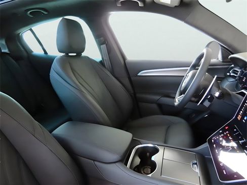 New 2024 Maserati Grecale GT image 10