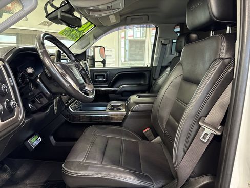 Used 2016 GMC Sierra 2500 Denali w/ Duramax Plus Package AWD/4WD image 11