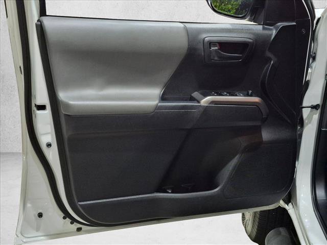 Certified 2022 Toyota Tacoma SR5 AWD/4WD image 11