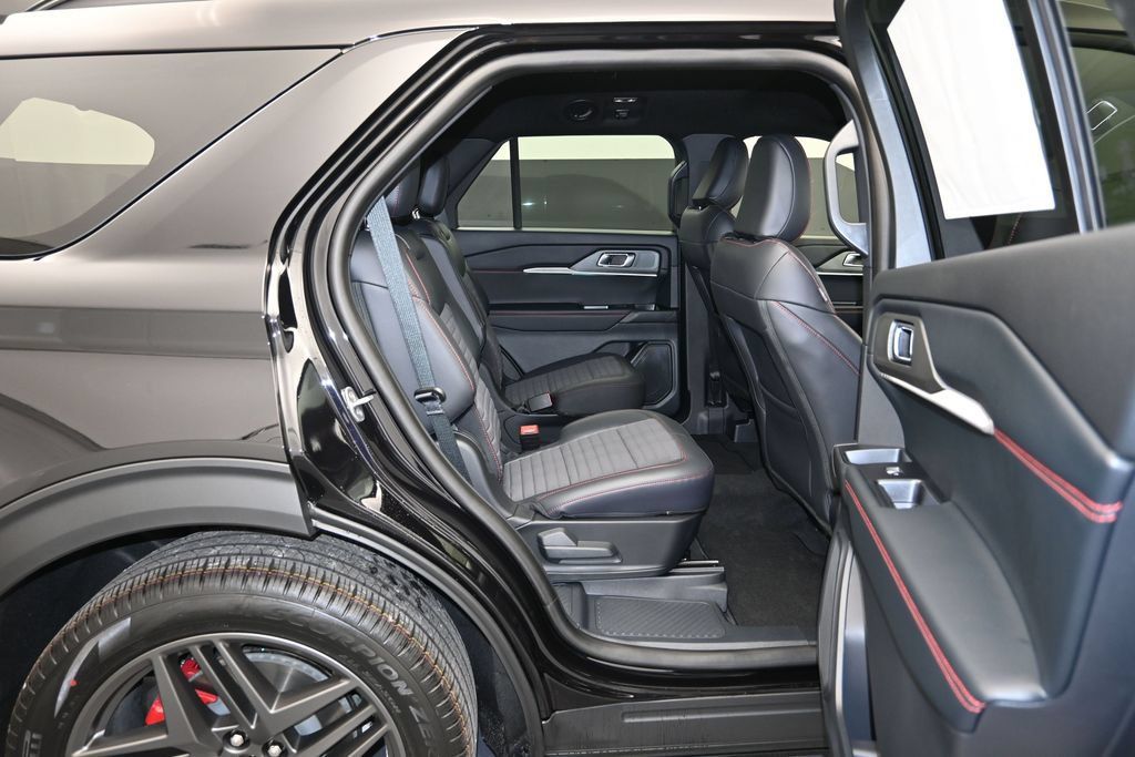 New 2026 Ford Explorer ST-Line w/ ST-Line Street Pack RWD image 25