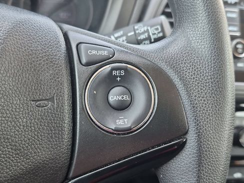Used 2019 Honda HR-V LX image 16