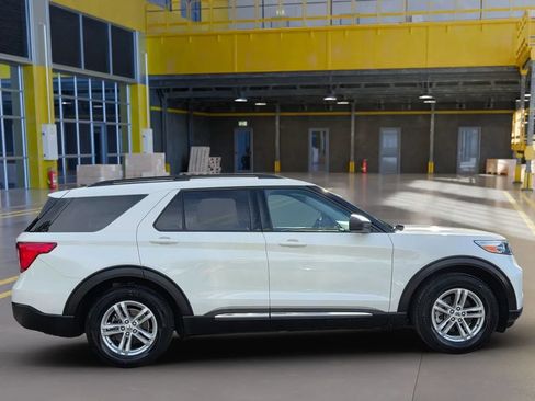 Used 2021 Ford Explorer XLT w/ Equipment Group 202A RWD image 8