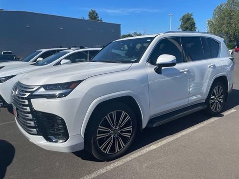 Used 2025 Lexus LX 600 4WD w/ Accessory Package (Z1) image 3