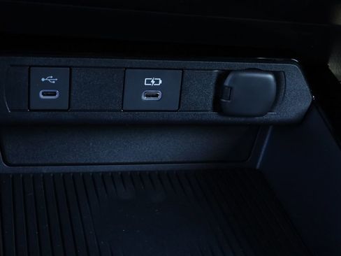 New 2026 Toyota Prius Plug-In Hybrid image 4