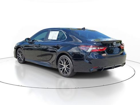 Used 2024 Toyota Camry SE FWD image 3