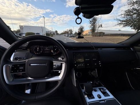 Used 2023 Land Rover Range Rover SE image 15