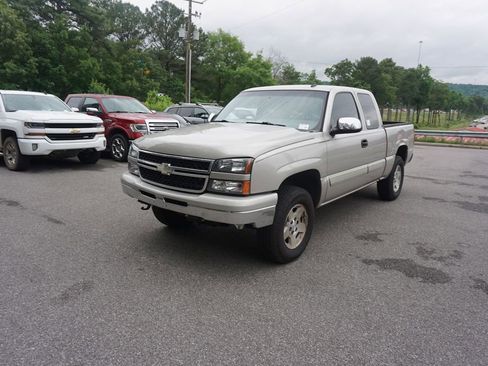 Used 2006 Chevrolet Silverado 1500 LT w/ Onstar Plus Package RWD image 21
