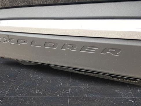 Used 2020 Ford Explorer Platinum w/ Premium Technology Package AWD/4WD image 41
