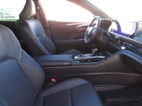 Used 2025 Toyota Crown Signia image 8