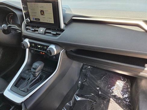 Used 2025 Toyota RAV4 XLE FWD image 20