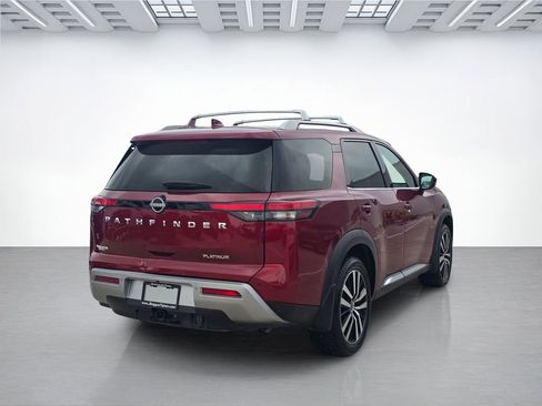 Used 2024 Nissan Pathfinder Platinum FWD image 3