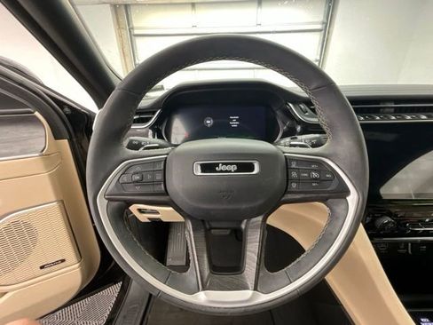 Used 2022 Jeep Grand Cherokee Limited 4xe AWD/4WD image 9