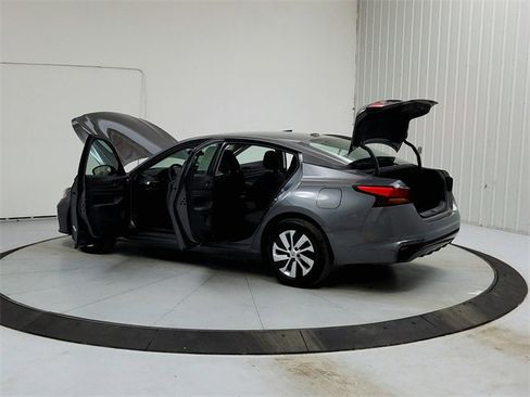 Used 2025 Nissan Altima 2.5 S image 13