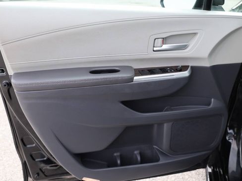 Used 2023 Toyota Sienna XLE FWD image 12
