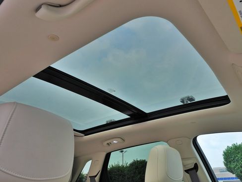 Used 2021 Cadillac XT5 Premium Luxury w/ LPO, Floor Liner Package FWD image 15