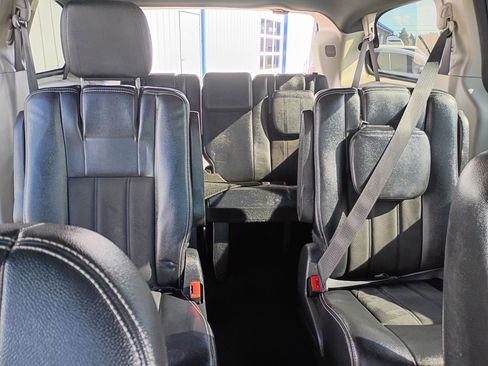 Used 2019 Dodge Grand Caravan SXT image 10