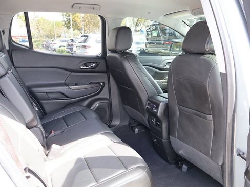 Used 2023 GMC Acadia SLT FWD image 36