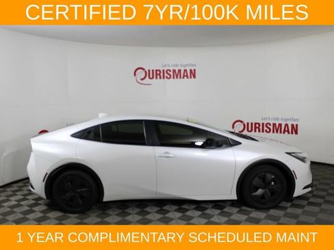 Used 2025 Toyota Prius LE FWD image 9