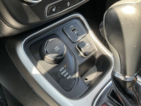 Used 2018 Jeep Compass Latitude w/ Cold Weather Group AWD/4WD image 20