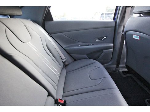 Certified 2025 Hyundai Elantra SEL image 11