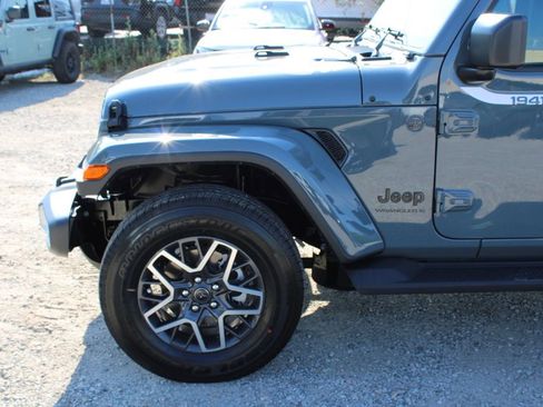 New 2026 Jeep Wrangler Unlimited Sahara w/ Whitecap Package AWD/4WD image 7