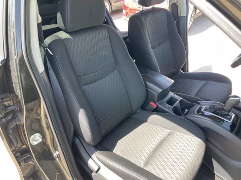 Used 2017 Nissan Rogue SV image 45