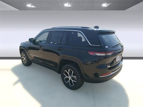 New 2023 Jeep Grand Cherokee Limited image 3