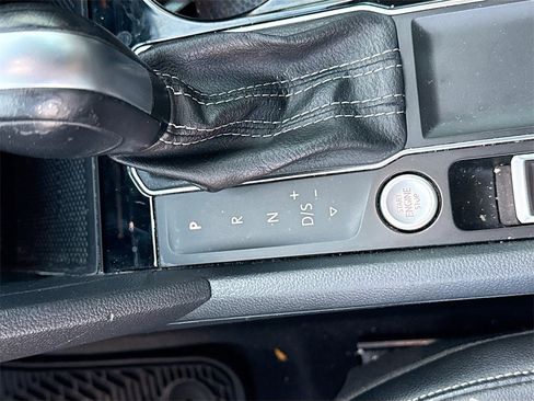 Used 2022 Volkswagen Atlas SE image 16