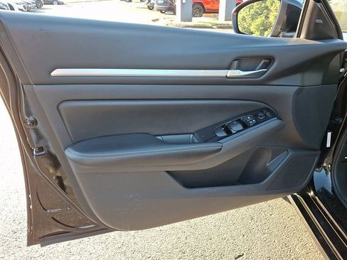 Used 2023 Nissan Altima 2.5 SV FWD image 12