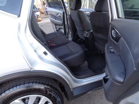 Used 2018 Nissan Rogue S image 15